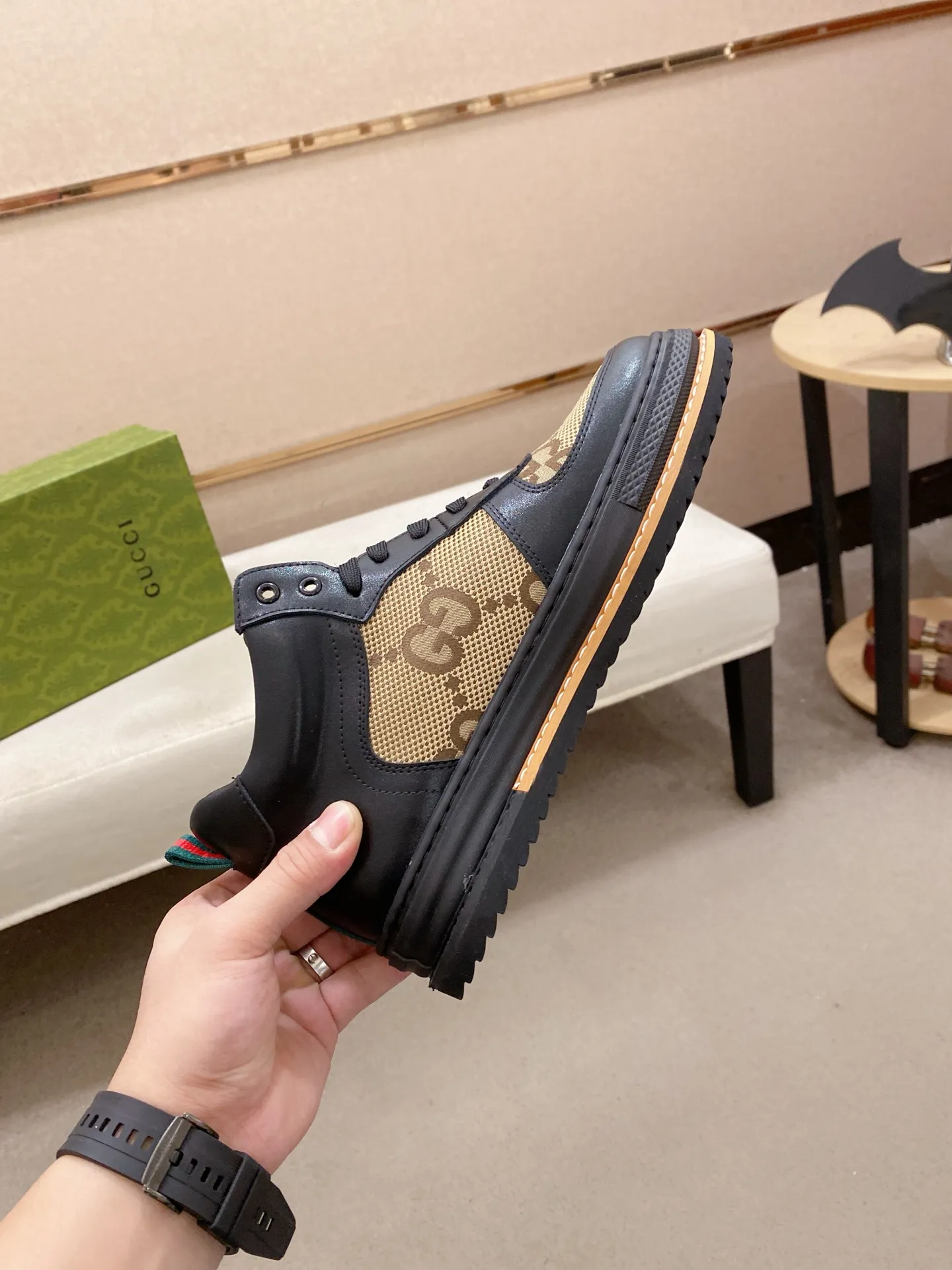 Factory price: 420💰 (GUCCI) The latest model from the official website🎁🎁Casual and fashionable men's shoes👟, hot style💥The version is simple and elegant, exclusive for trendy men. The unique latest brand elements from the official website👑Original Gucci decoration, fashionable and generous, the fabric is original cowhide ✅Mesh breathable lining, the official website specifies wear-resistant casual outsole, the classic model is taken in kind at the counter🎬38-44 (can be customized for 45 non-refundable)